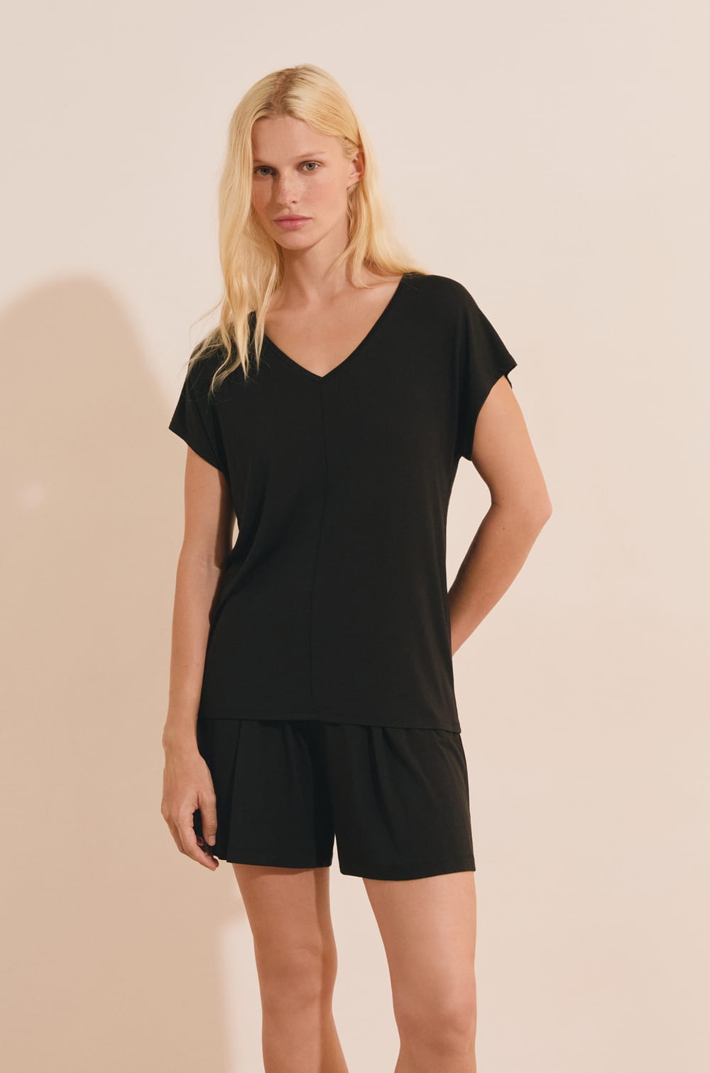 Top de manga corta liso de modal;${refinementColor}