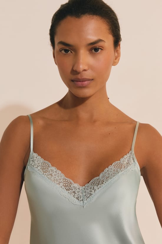 Caraco en soie d&eacute;tails dentelle;${refinementColor}