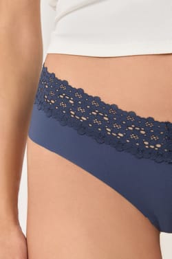 V-shape hipster in microfibre and lace;${refinementColor}
