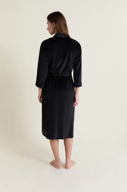 Velvet Robe;${refinementColor}