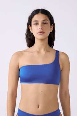 Brassi&egrave;re asym&eacute;trique haut de maillot de bain;${refinementColor}
