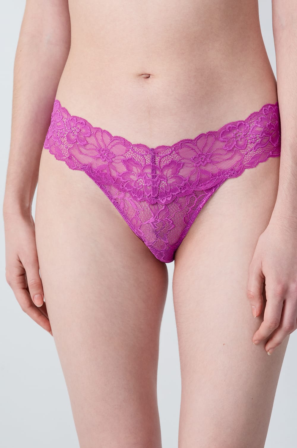 Spitzen-Tanga;${refinementColor}