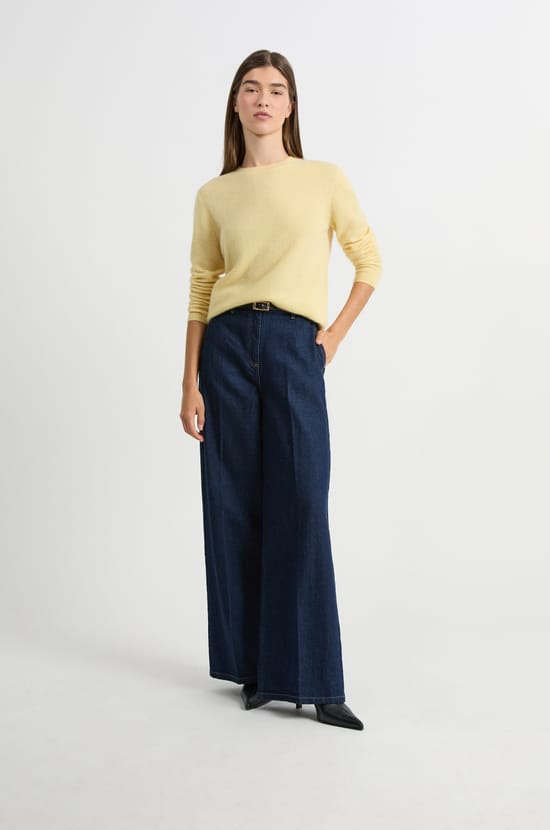 Round neck cashmere sweater;${refinementColor}