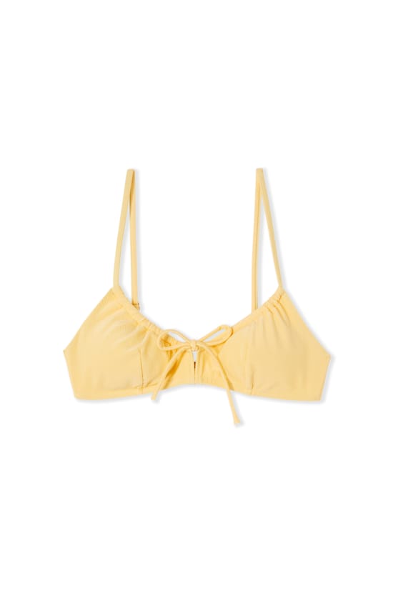 Top de bikini tipo sujetador satinado con copas extra&iacute;bles;${refinementColor}