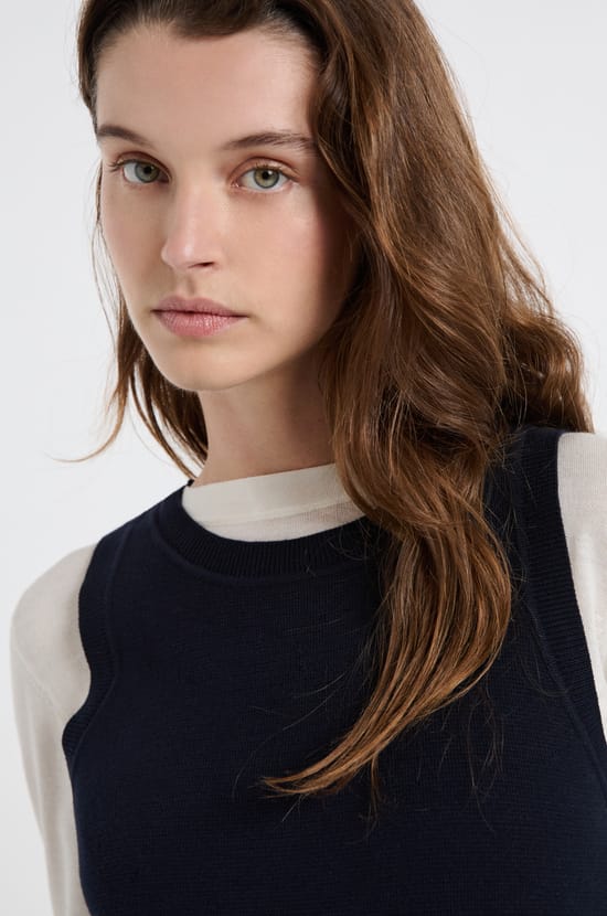 Robe courte avec boutons dor&eacute;s;${refinementColor}