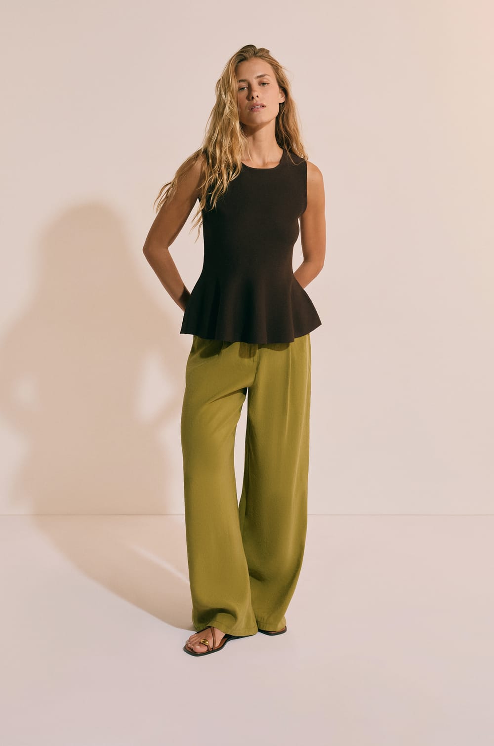 Sleeveless Top;${refinementColor}