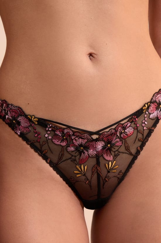 Tanga avec broderie;${refinementColor}