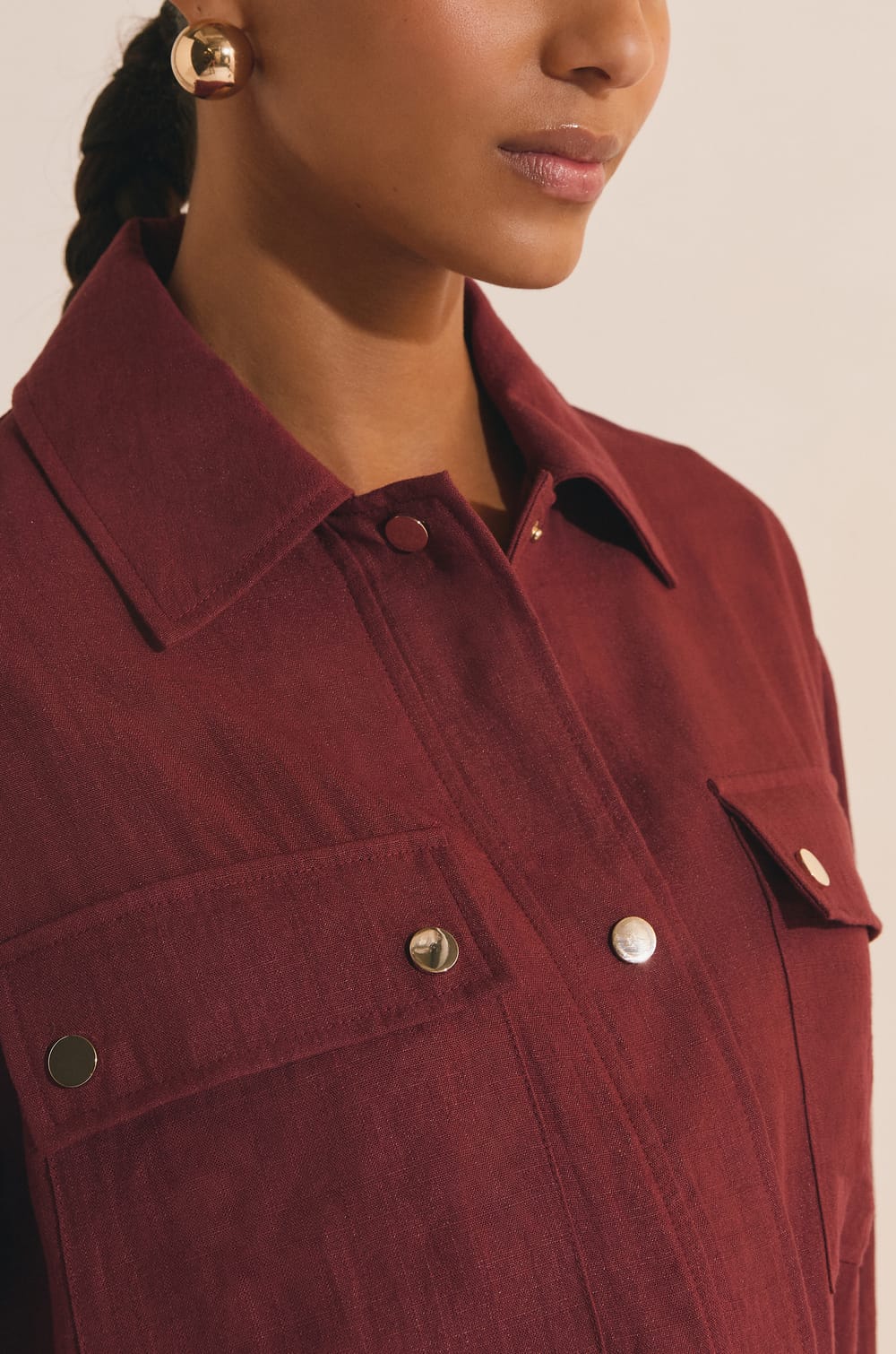 Veste casual avec d&eacute;tails boutonn&eacute;s argent&eacute;s;${refinementColor}