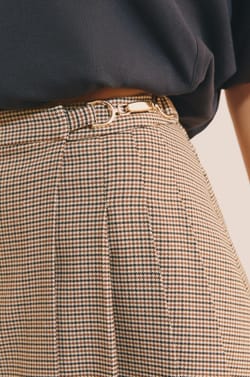 Jupe courte &agrave; boucle dor&eacute;e;${refinementColor}