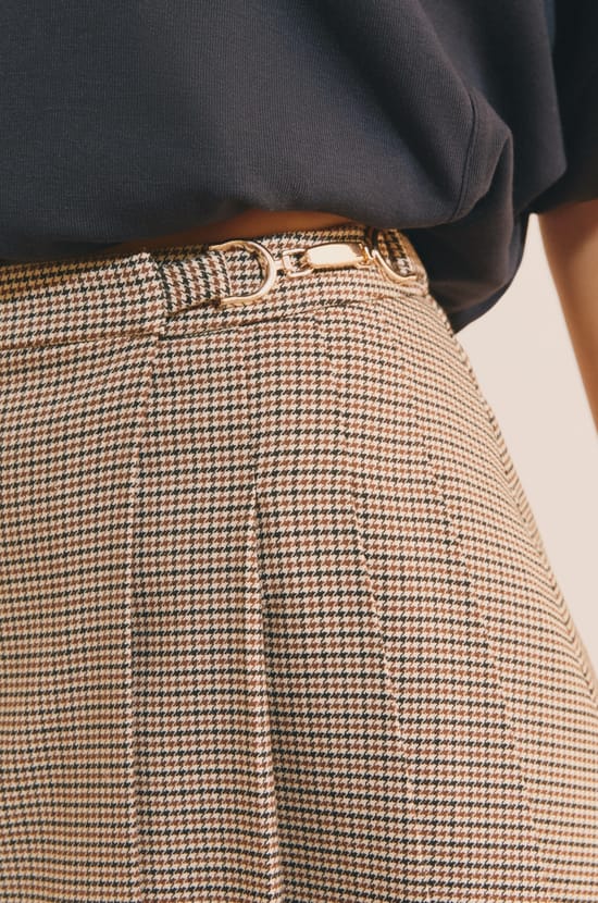 Jupe courte &agrave; boucle dor&eacute;e;${refinementColor}