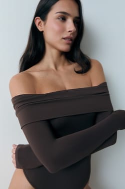 Off-the-Shoulder Bodysuit;${refinementColor}