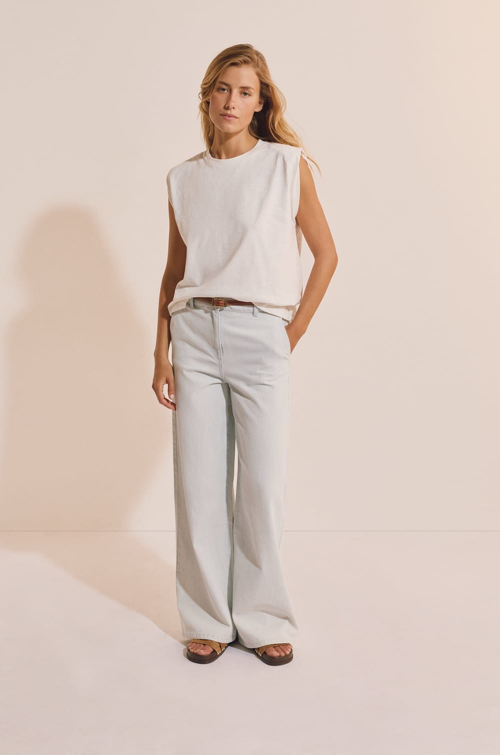 T-shirt sans manches en coton;${refinementColor}