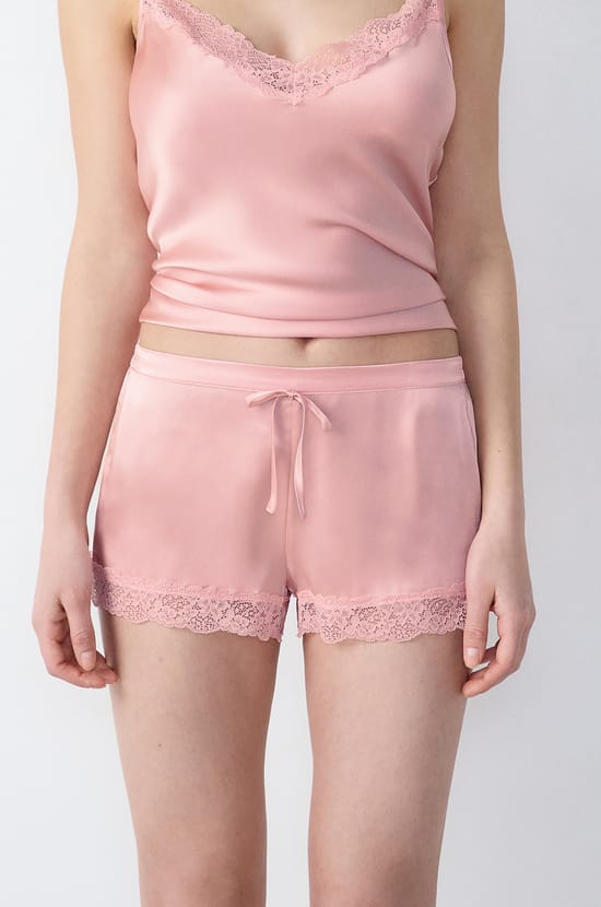 Pantalón corto de pijama de seda con detalle de encaje;${refinementColor}