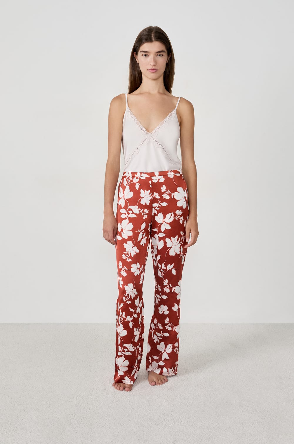 Pantalon de pyjama satiné à imprimés;${refinementColor}
