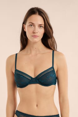 Soutien-gorge en dentelle avec bijou dor&eacute;;${refinementColor}