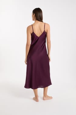 Nuisette satin&eacute;e avec d&eacute;tails dentelle;${refinementColor}