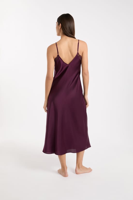 Nuisette satin&eacute;e avec d&eacute;tails dentelle;${refinementColor}