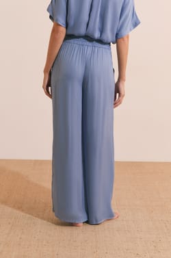 Pantalon satin&eacute; coupe large;${refinementColor}