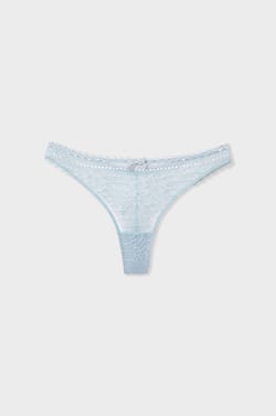 Tanga de encaje con motivo floral;${refinementColor}