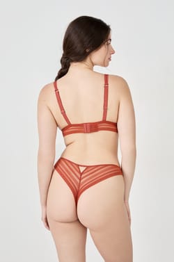 Triangle sans armartures en dentelle;${refinementColor}