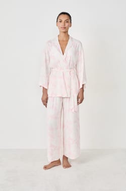 Déshabillé satiné imprimé;${refinementColor}