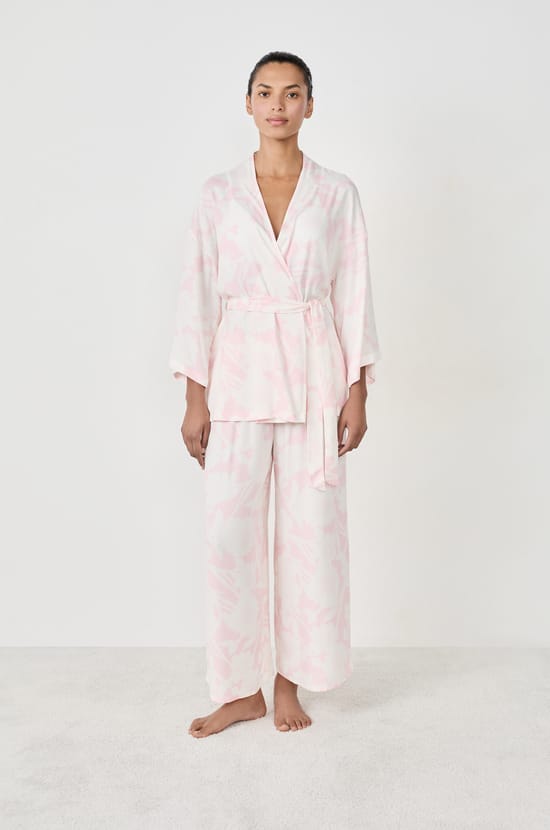 Déshabillé satiné imprimé;${refinementColor}
