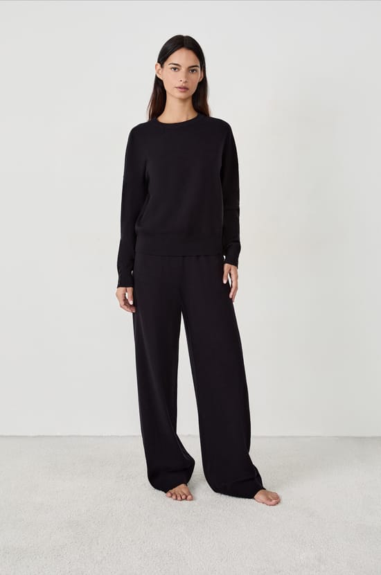 Long-sleeved round neck sweater;${refinementColor}