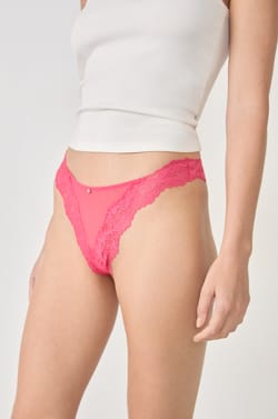 Tanga en dentelle;${refinementColor}
