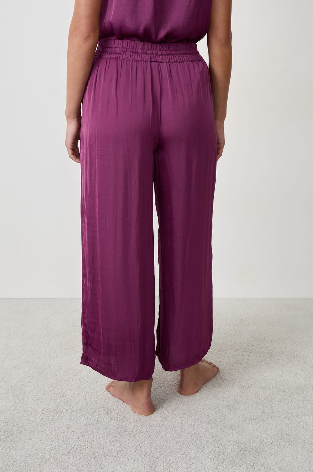 Pantalon satin&eacute; coupe large;${refinementColor}
