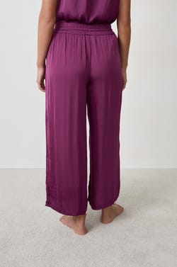 Pantalon satin&eacute; coupe large;${refinementColor}