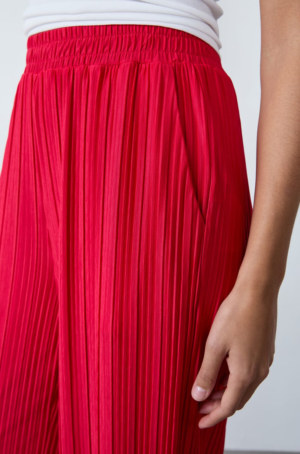 Pantalon fluide pliss&eacute;;${refinementColor}