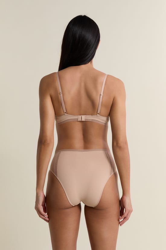 Soutien-gorge N.2 - Le push-up plongeant avec d&eacute;tails en dentelle;${refinementColor}