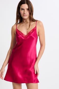 Nuisette en soie détails dentelle;${refinementColor}