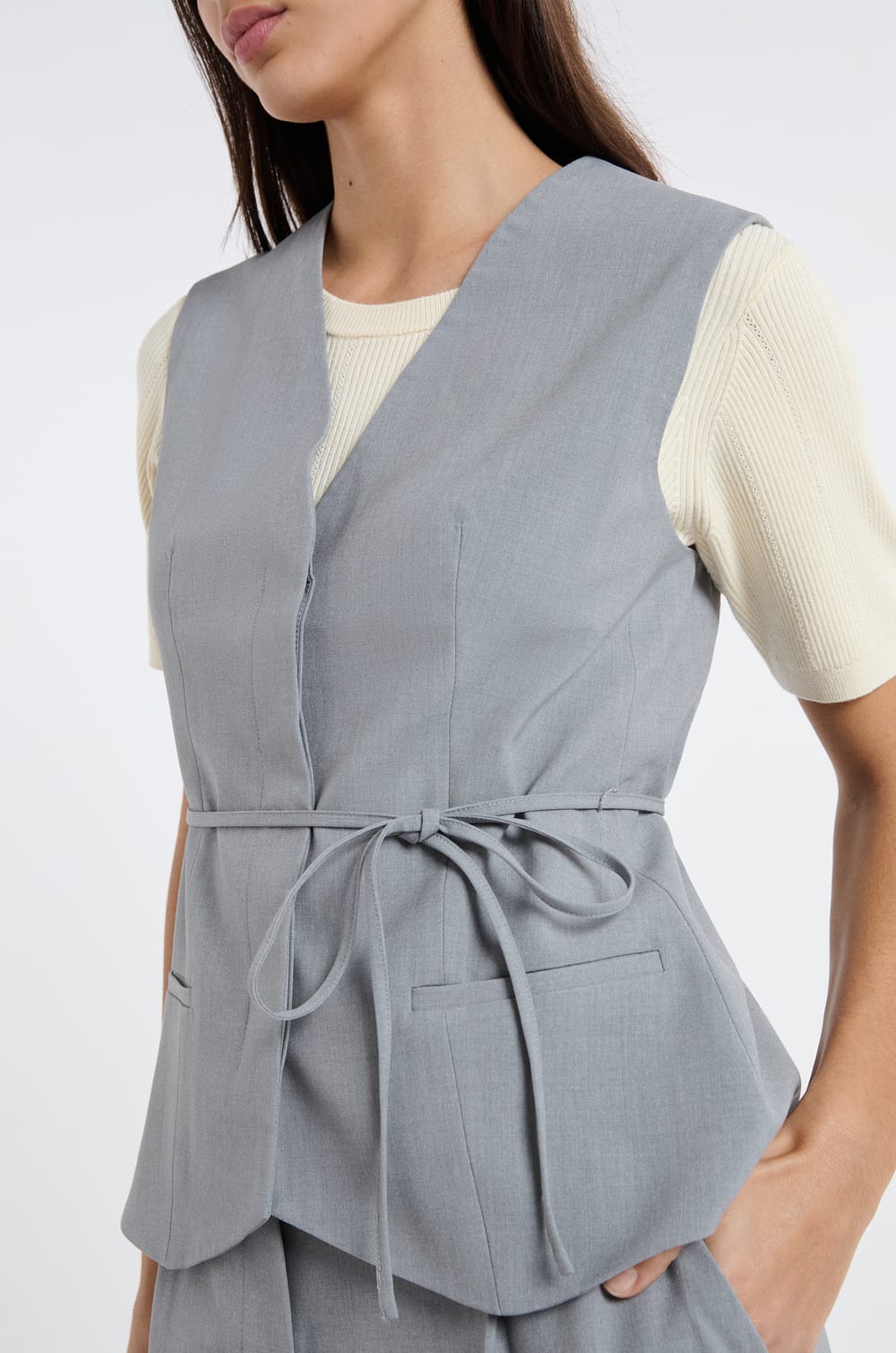 Gilet sans manches &agrave; nouer;${refinementColor}