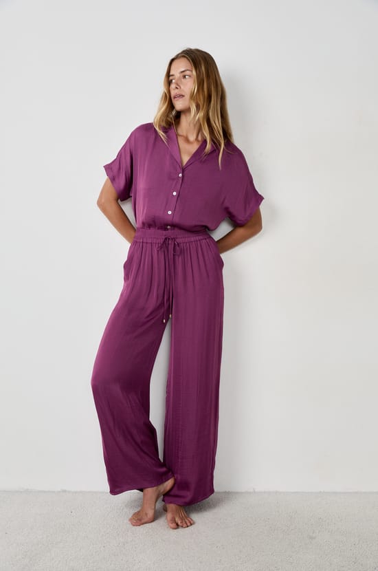 Pantal&oacute;n ancho de sat&eacute;n;${refinementColor}