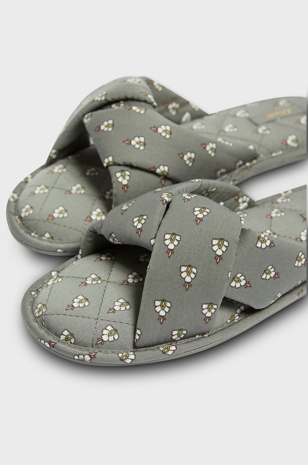 Printed Flip-Flop Slippers;${refinementColor}
