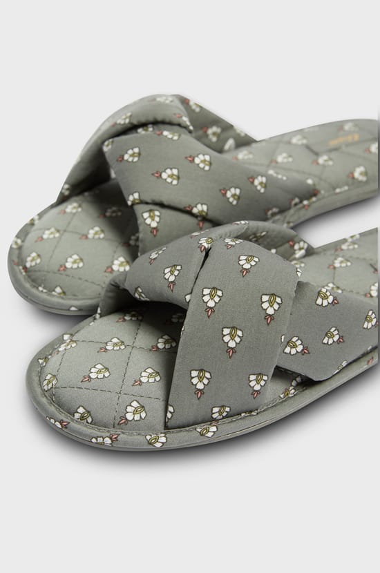 Printed Flip-Flop Slippers;${refinementColor}