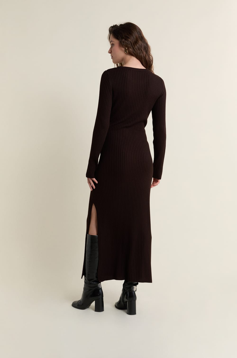 Robe c&ocirc;tel&eacute;e longue avec fente sur le devant;${refinementColor}