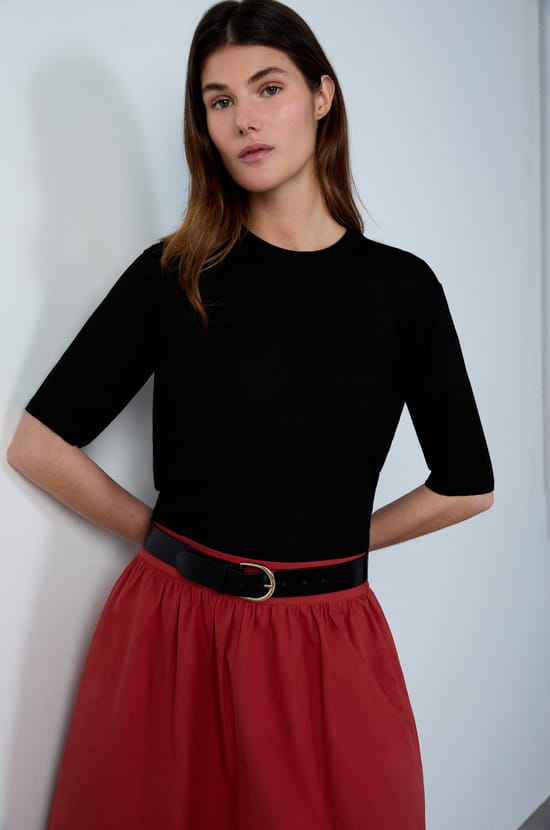 Short-sleeved cropped sweater;${refinementColor}