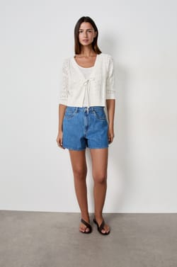 Gilet nou&eacute; sur le devant en tricot;${refinementColor}