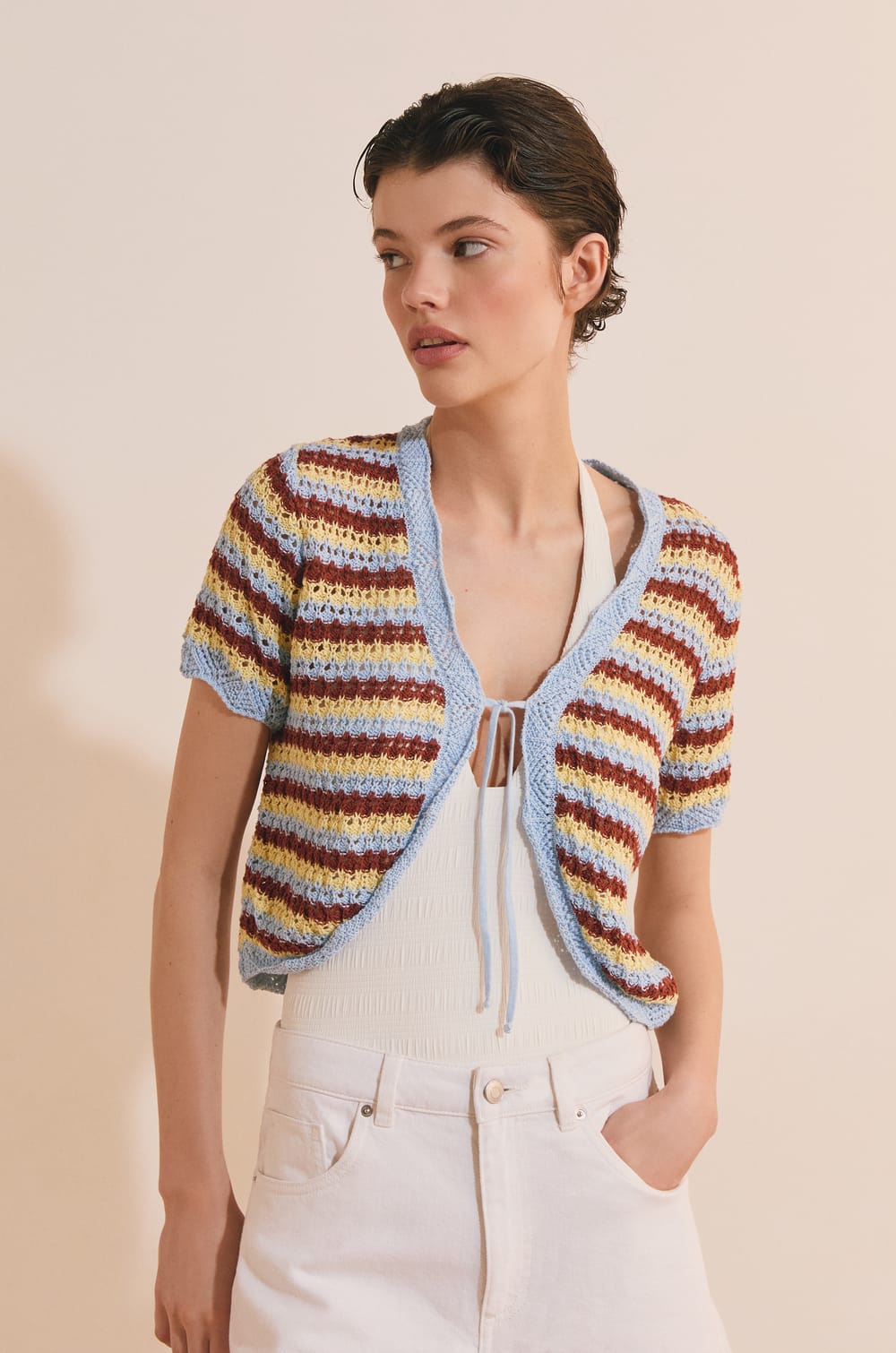 Cardigan manches courtes ouvert sur le devant;${refinementColor}