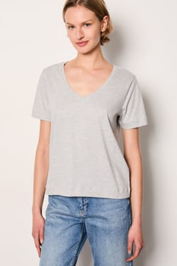 Short Sleeve V-Neck T-Shirt;${refinementColor}