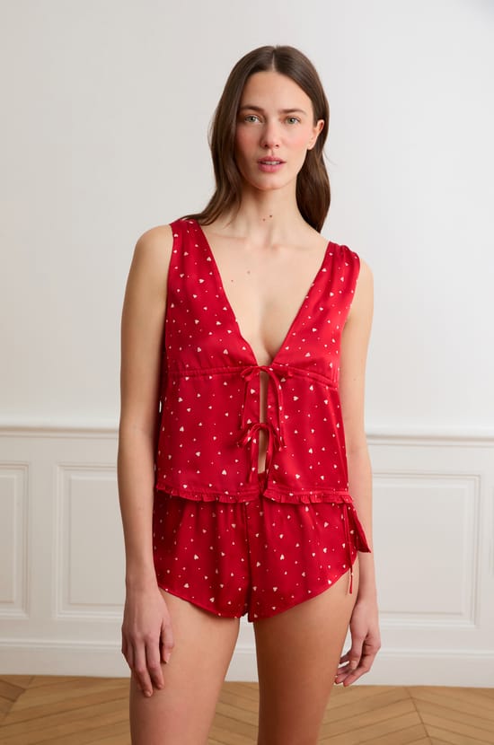 Short de pyjama en satin motifs coeurs;${refinementColor}