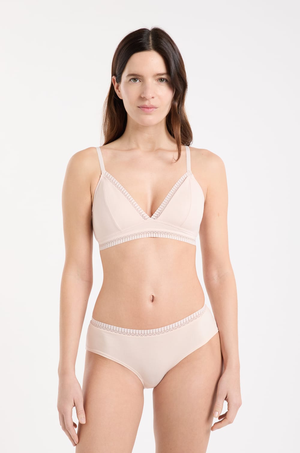 Wireless Triangle Bra with Removable Cotton Pads;${refinementColor}