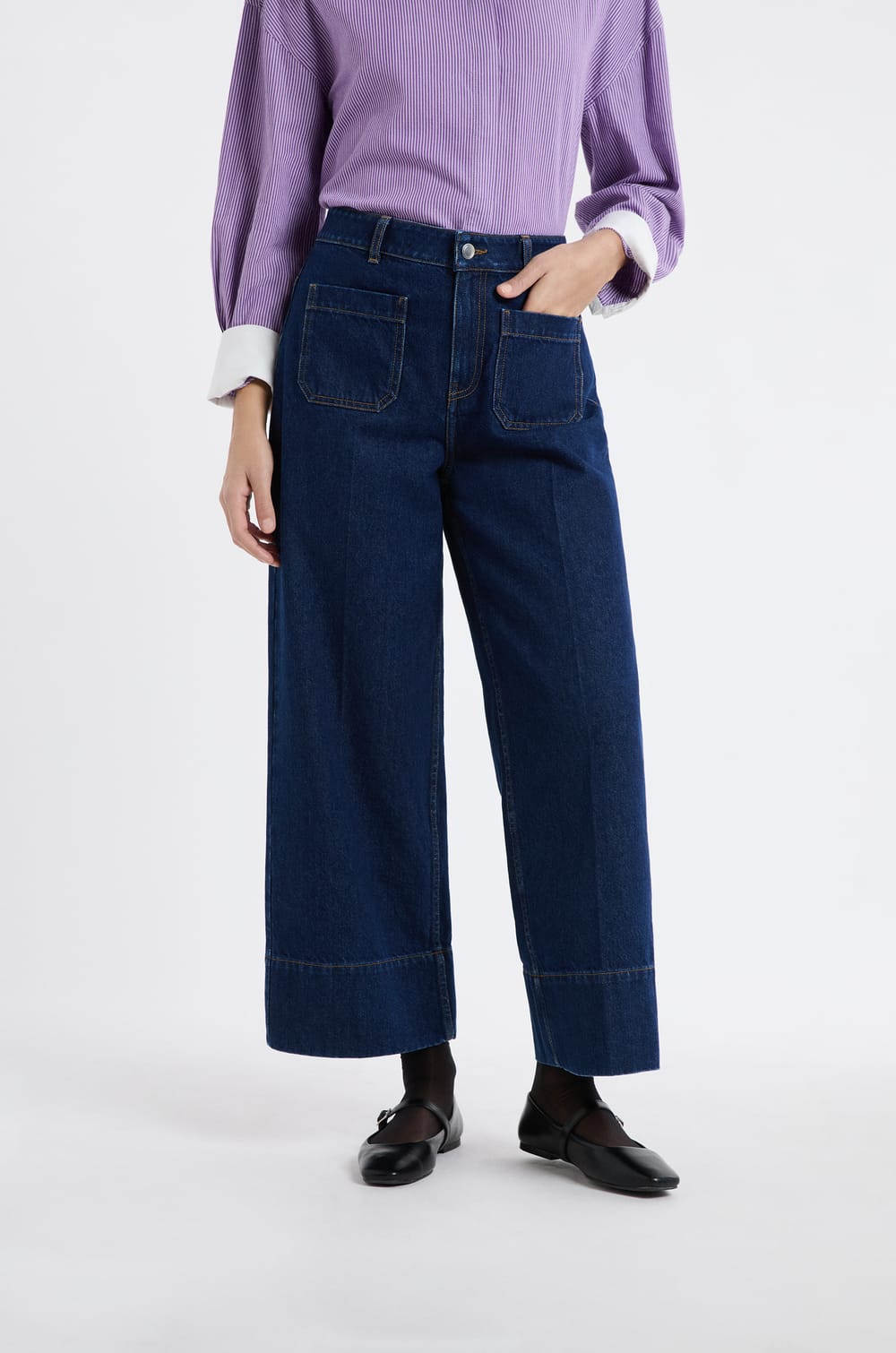 Vaqueros rectos con bolsillos delanteros;${refinementColor}