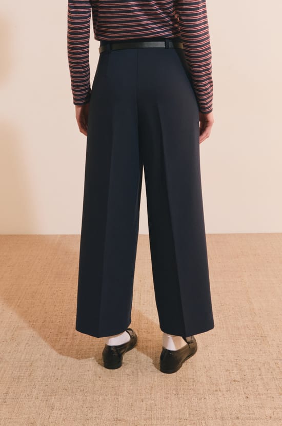 Pantalon cropped;${refinementColor}