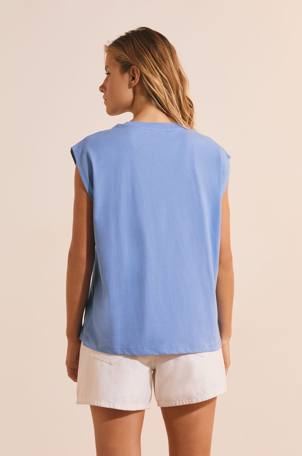 Sleeveless T-shirt with "love" inscription with cotton;${refinementColor}