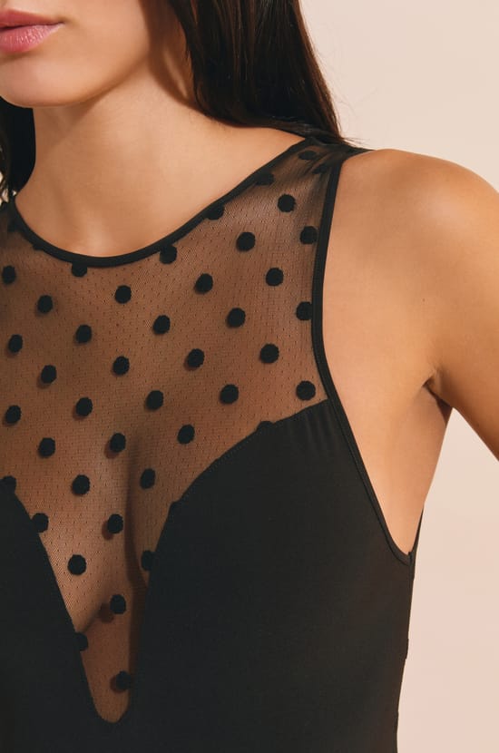 Body sans manches avec broderie;${refinementColor}