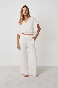 Pantalon satin&eacute; coupe large;${refinementColor}
