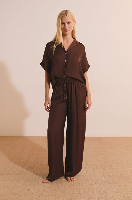 Pantalon satin&eacute; coupe large;${refinementColor}